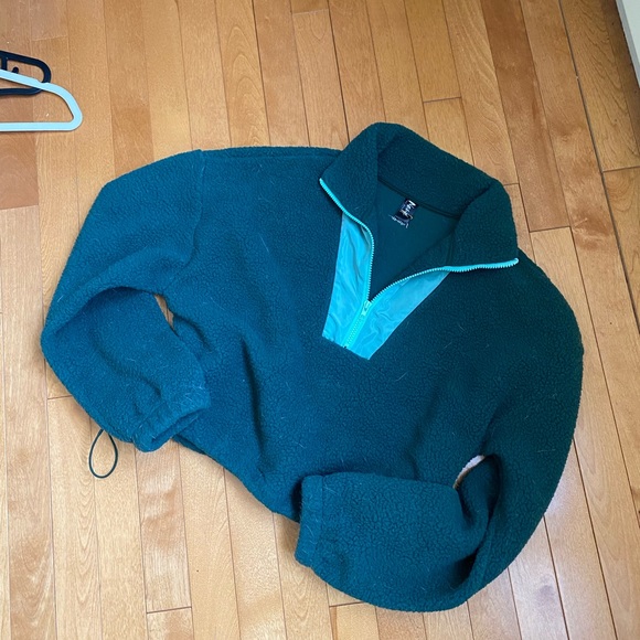 cropped Fleece - Picture 2 of 2